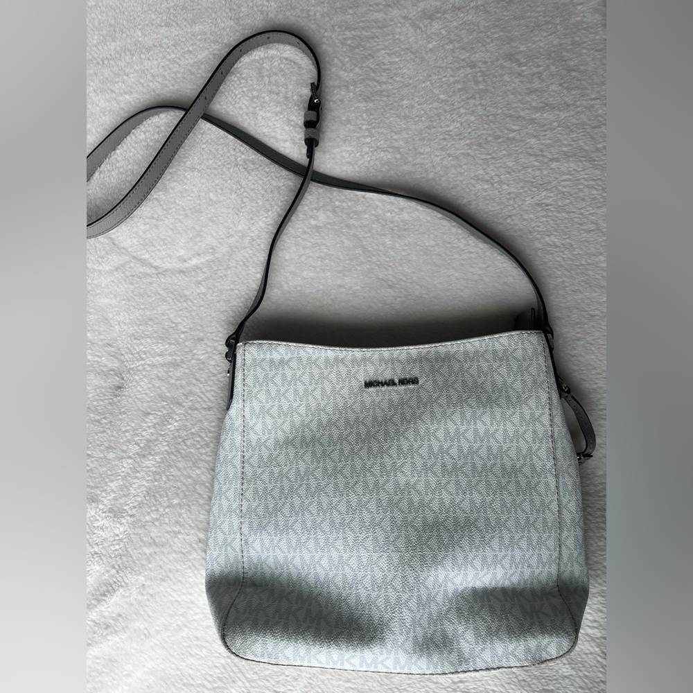 White Michael Kors crossbody